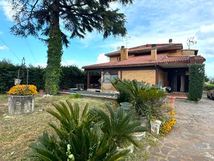 Casa quadrilocale in vendita in Via delle Palme, San Cesareo