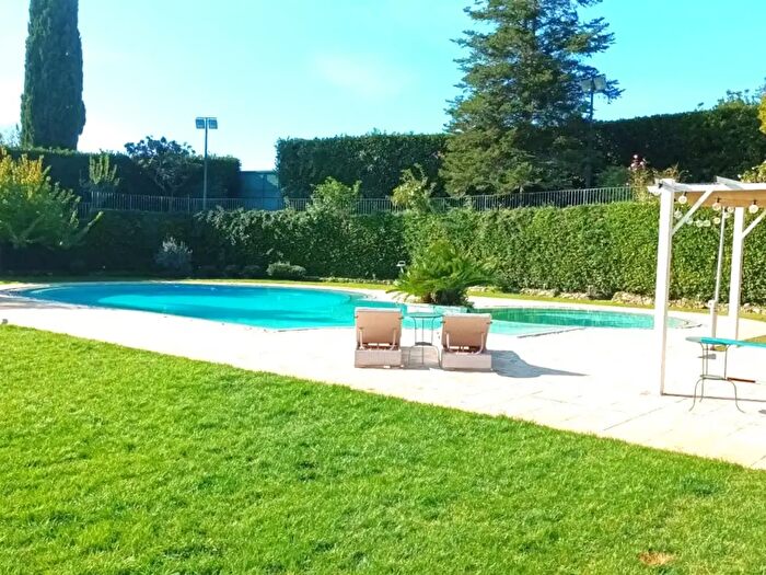 Casa con 15 locali in vendita in Largo Olgiata, Roma