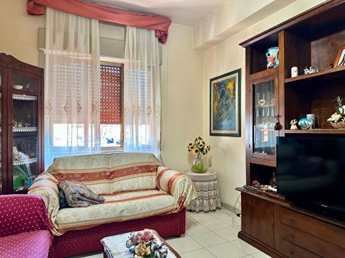 Appartamento con 6 locali in vendita in Via Raimondo Pettini, Barcellona Pozzo Di Gotto