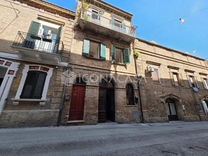Casa con 7 locali in vendita in Corso Dante Alighieri, Vasto