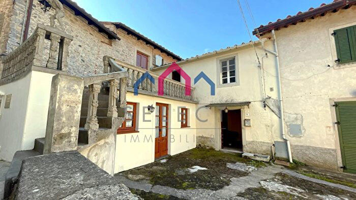 Casa con 5 locali in vendita in Vetriano, Pescaglia