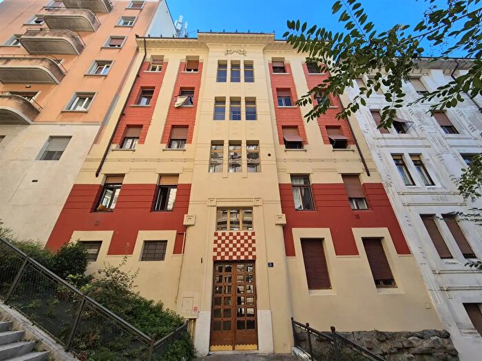 Appartamento quadrilocale in vendita in Via Testi, Trieste