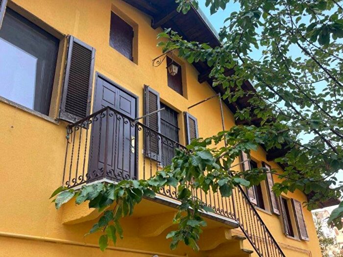 Appartamento trilocale in affitto in Via Ambrogio Binda, Barona, Milano
