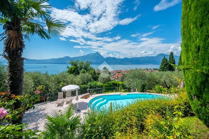 Appartamento bilocale in vendita in Via per Albisano, Torri Del Benaco