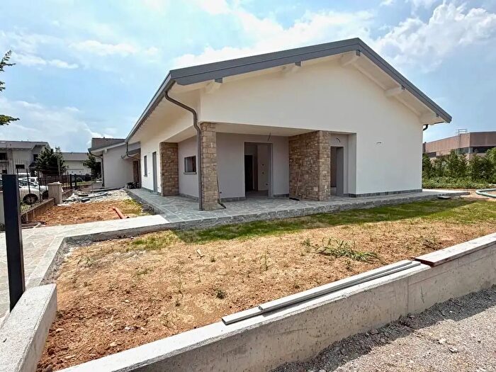 Casa quadrilocale in vendita in Via G Rossini, Chignolo D'Isola