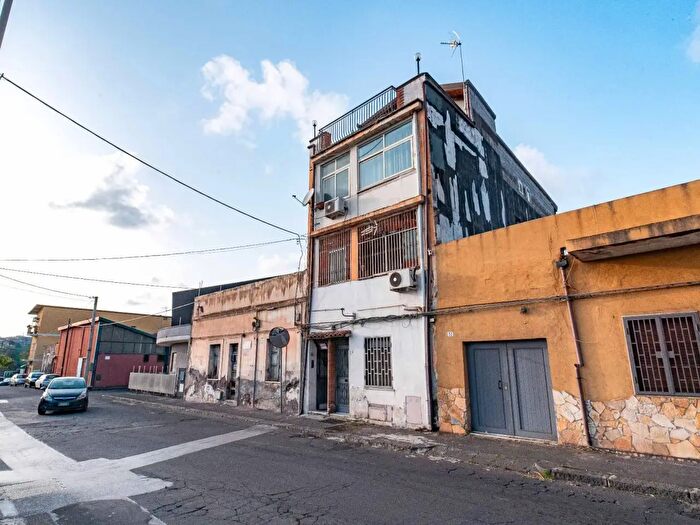 Appartamento trilocale in vendita in Via Selvosa, Catania