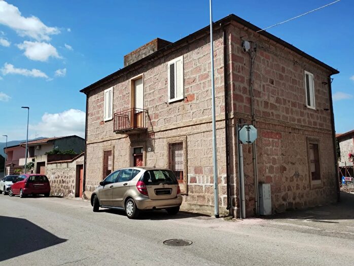 Casa con 9 locali in vendita in Fordongianus