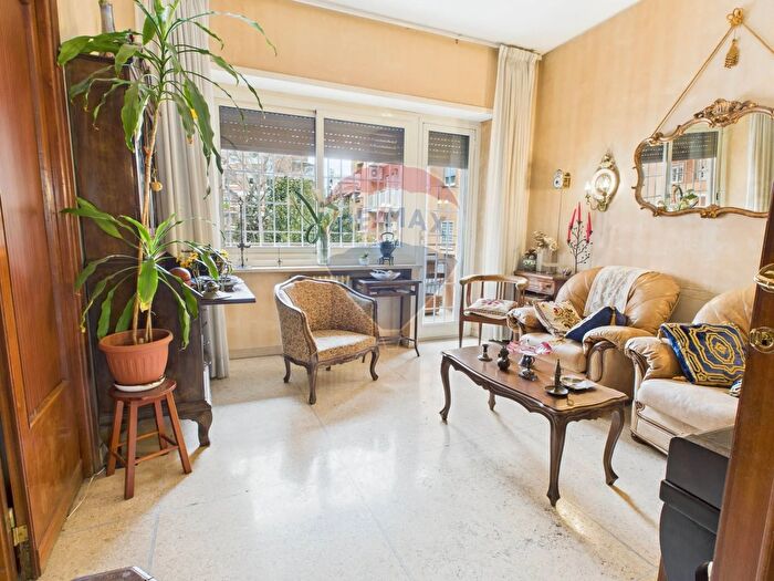 Appartamento con 6 locali in vendita in Via Giulio Adamoli, Roma