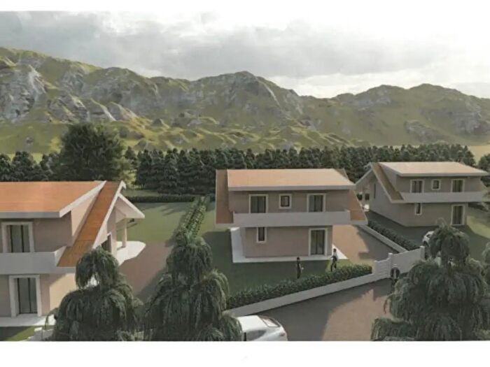 Casa quadrilocale in vendita in Strada Regionale Casilina, Torrice