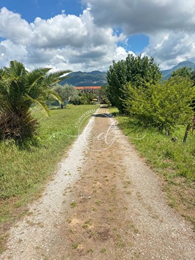 Casa con 7 locali in vendita in Pietrasanta