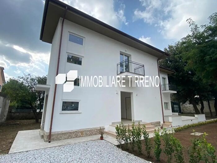 Appartamento trilocale in vendita in a Vittorio Veneto, Massa
