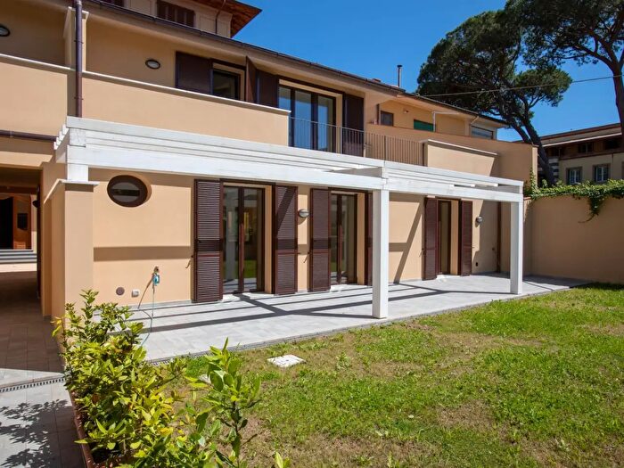 Casa con 6 locali in vendita in Via Puccini, Montecatini Terme