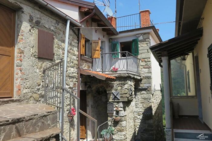 Casa con 6 locali in vendita in Casola In Lunigiana