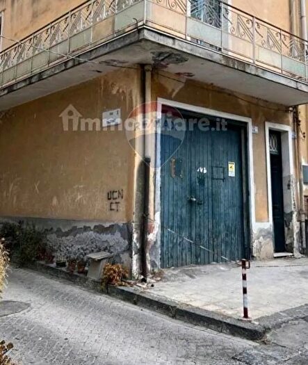 Casa con 7 locali in vendita in Via Stazione Motta, Motta SantAnastasia