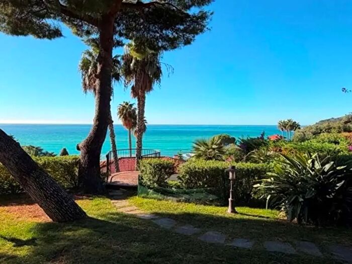 Casa con 14 locali in affitto in Ospedaletti