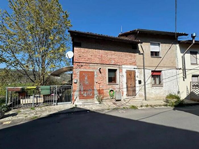 Casa con 6 locali in vendita in Via Taverne Carbonizzo, Canossa