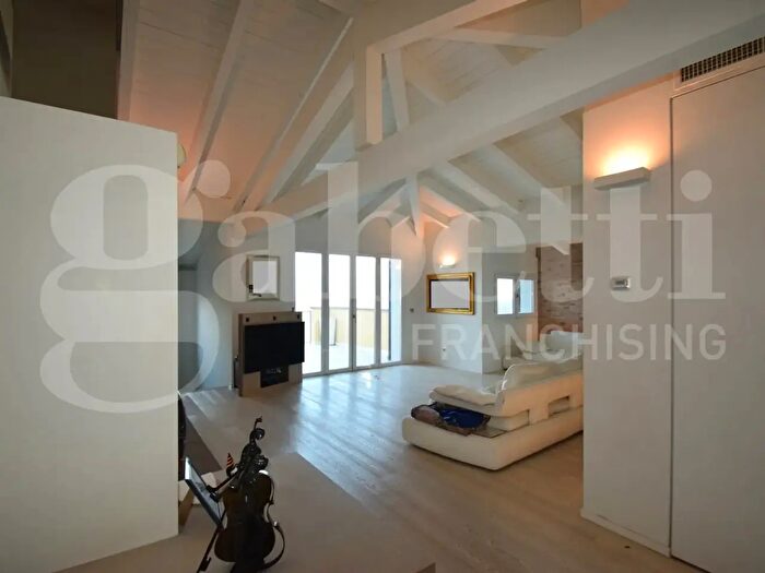 Casa con 5 locali in vendita in Via di Sabbiuno, Bologna