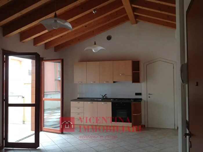 Appartamento trilocale in vendita in Viale Anconetta, Vicenza