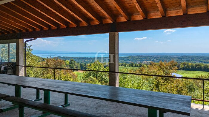 Casa con 6 locali in vendita in Lonato