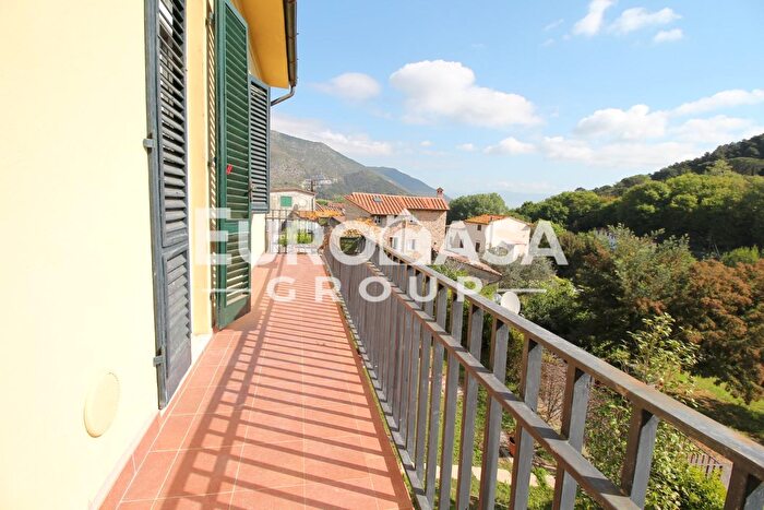 Appartamento trilocale in vendita in Arella, Lucca