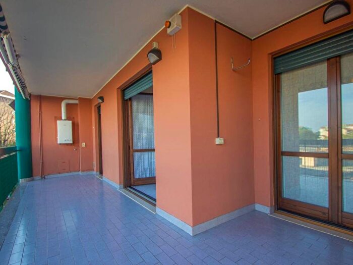 Appartamento trilocale in affitto in Via Giovanni Battista Prandina, Ponte Nuovo, Milano