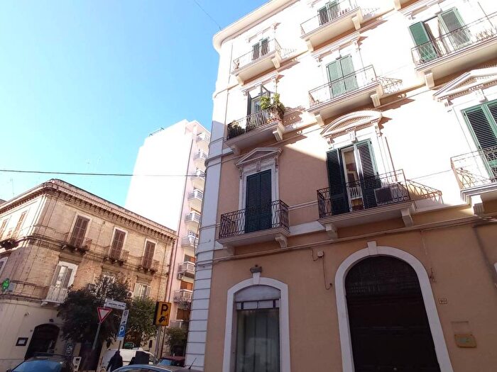 Appartamento trilocale in affitto in Via Felice Cavallotti, Borgo, Taranto