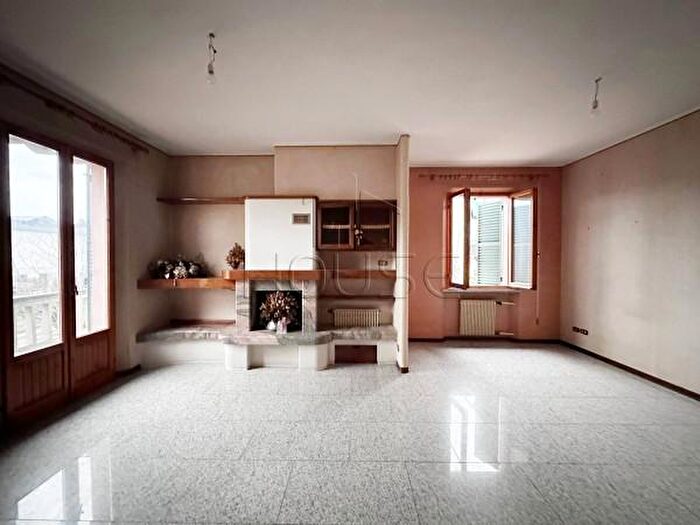 Appartamento con 6 locali in vendita in Via Rignaldello, Citta Di Castello