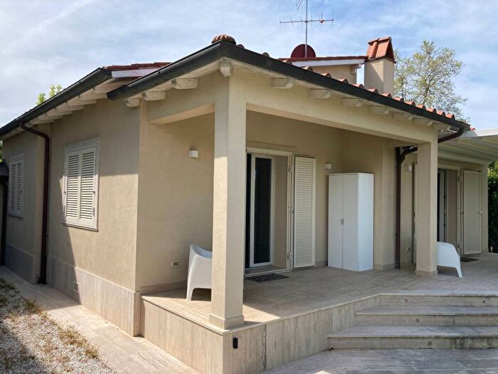 Casa con 5 locali in affitto in Pietrasanta