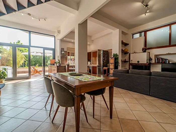 Casa con 6 locali in vendita in Via Giuseppe Sciuti, Mascalucia