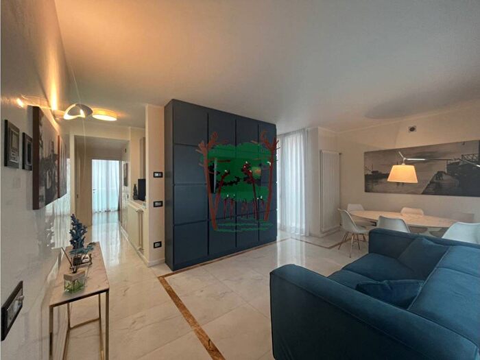 Appartamento trilocale in affitto in Via Bologna, Città Giardino, Viareggio