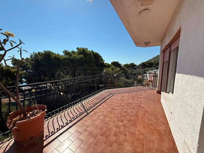 Appartamento trilocale in affitto in Via Ammiraglio Paolo Canevari, Palermo