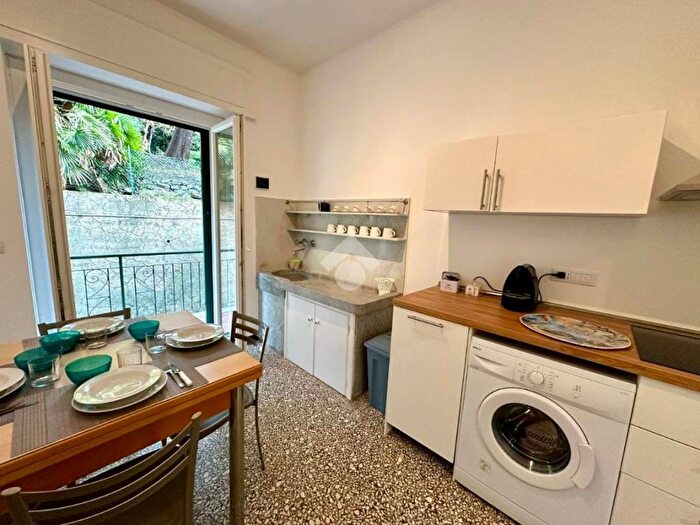 Appartamento quadrilocale in affitto in Corso Europa, Quinto, Genova