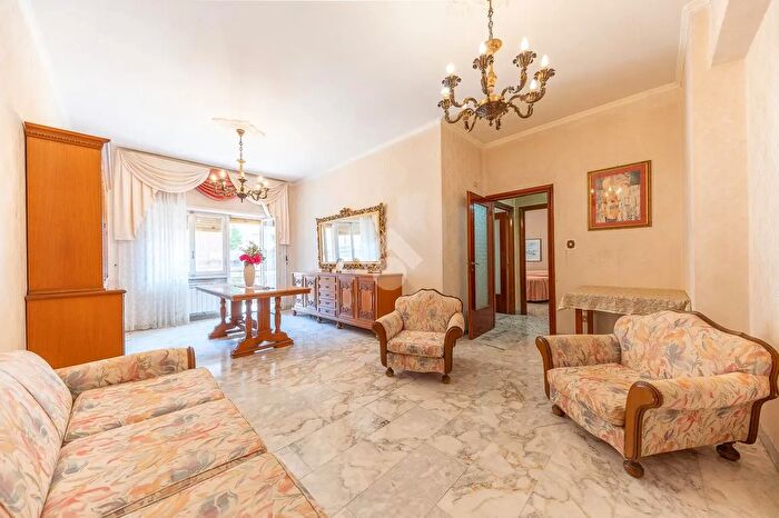 Appartamento trilocale in vendita in Via Salvatore Talamo, Roma