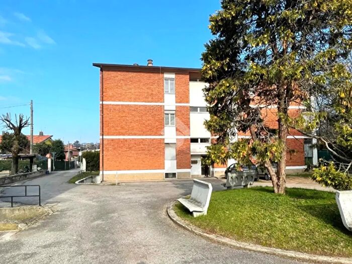 Appartamento trilocale in vendita in Via Malagnini, Lonato