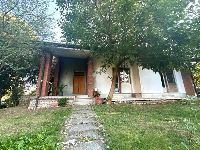 Casa trilocale in vendita in Via Caduti del Lavoro, Curtatone