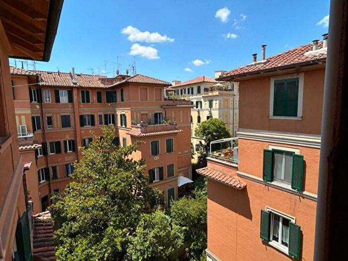 Casa trilocale in affitto in Via Nemorense, Africano Villa Chigi, Roma