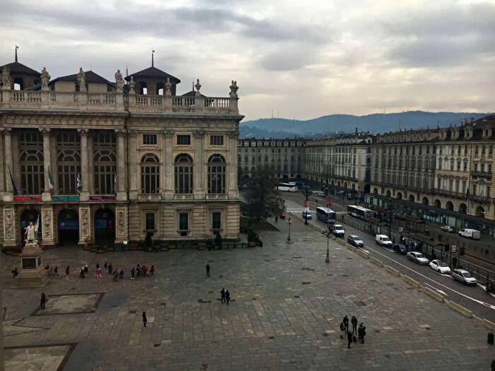 Appartamento con 9 locali in vendita in Piazza Castello Torino, Torino