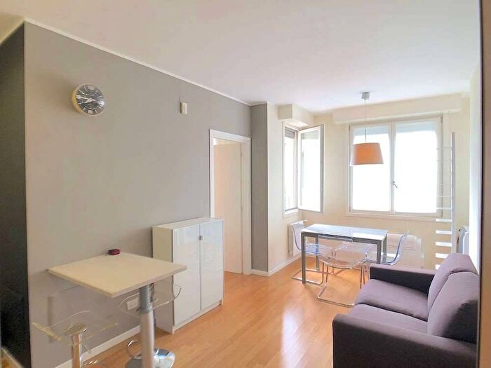 Appartamento bilocale in affitto in Via Abbadesse, Isola, Milano