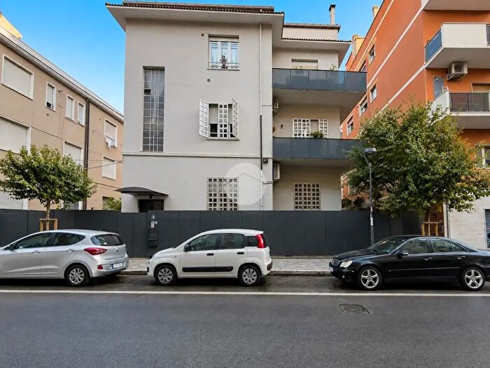 Appartamento con 6 locali in vendita in Via Campania, Pescara