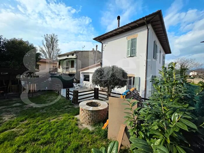 Casa quadrilocale in vendita in Via Boschetti, Bastia Umbra