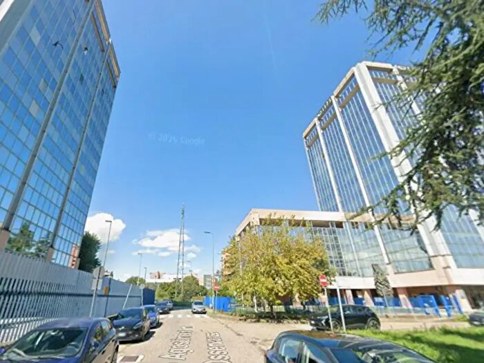 Appartamento trilocale in affitto in Via Girardo Patecchio, Milano