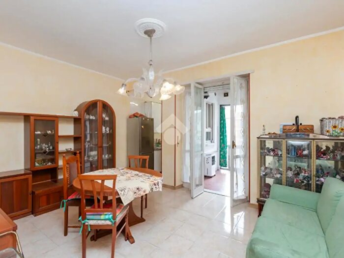 Appartamento trilocale in vendita in Via Gottardo, Torino