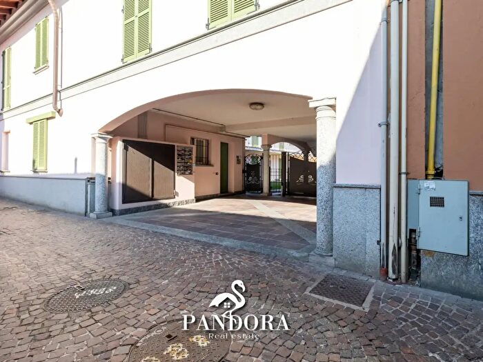 Appartamento trilocale in vendita in Via del Pozzo, Castano Primo
