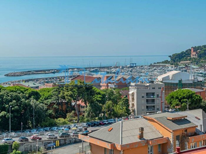 Appartamento bilocale in affitto in Via Monsignor Francesco Callandrone, Centro, Varazze