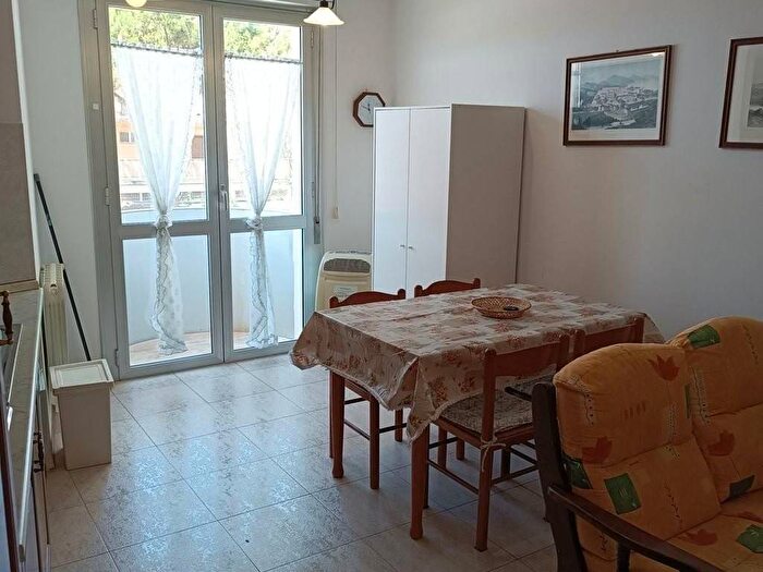 Appartamento trilocale in affitto in Viale del Tirreno, Tirrenia, Pisa