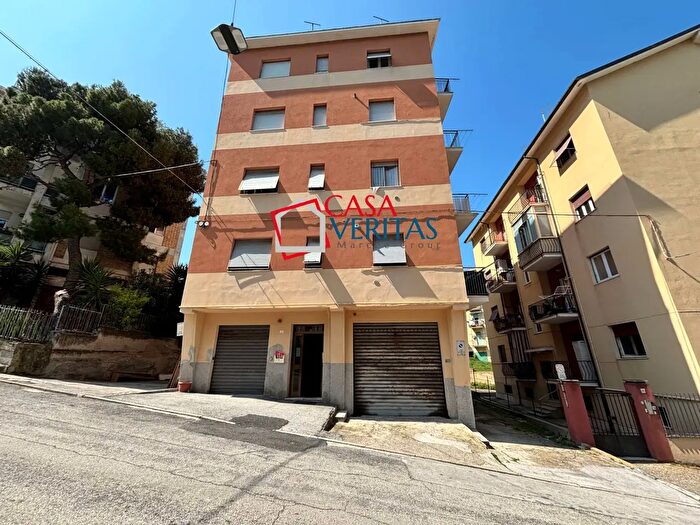 Appartamento trilocale in vendita in Falconara Marittima