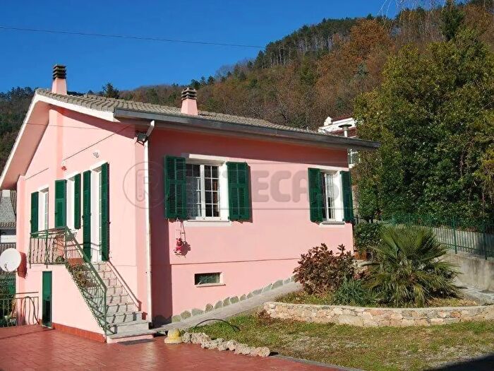 Casa quadrilocale in vendita in Magliolo