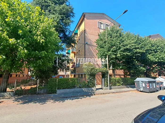 Appartamento trilocale in vendita in Via Viareggio, Modena