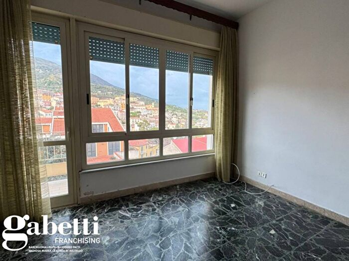 Appartamento con 5 locali in affitto in Via Crispi, Centro, Patti