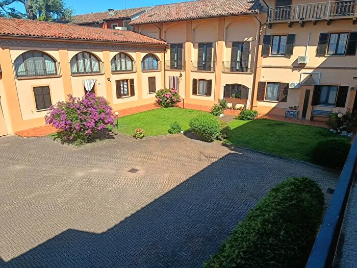 Appartamento trilocale in vendita in Via Urbano Rattazzi, Morano Sul Po